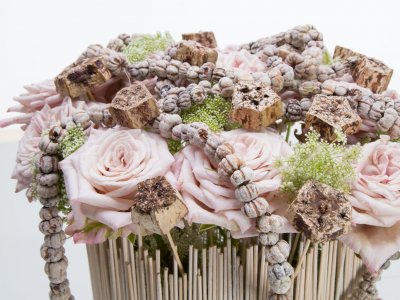 Step-by-step: Lovely rose arrangement