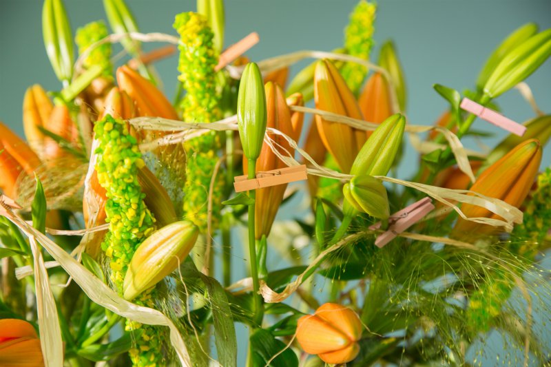 Step by Step Summery Sunderland lily arrangement Flower Factor