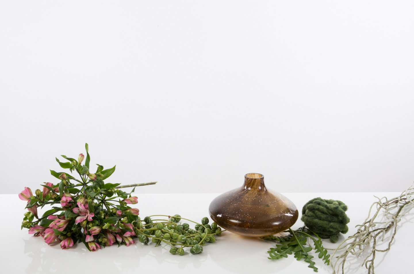 Step-by-step: Surprising Alstroemeria arrangement