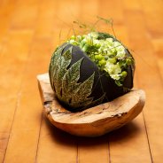 Black Ideal flower arrangement by Roos van Unen - Flower Factor
