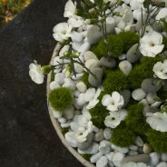 green trick funeral flower arrangement HilverdaKooij - Flower Factor Roos van Unen