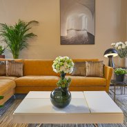 Parallel Dianthus bouquet in modern interior