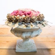 Chrismas arrangement Roos van Unen Van der Lugt Lisianthus Flower Factor