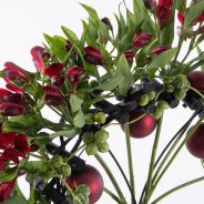 Fan-shaped Alstroemeria Christmas bouquet close-up