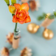 Christmas arrangement with Freesia - Flower Factor 
