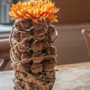 Walnut Chrysanthemum table arrangement - Kristel van Dijk - Flower Factor