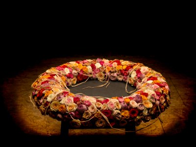 Memorial wreath with spray roses Memorial wreath with spray roses