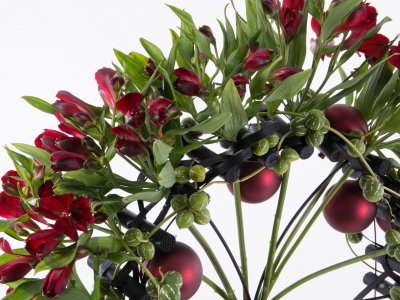 Fan-shaped Alstroemeria Christmas bouquet