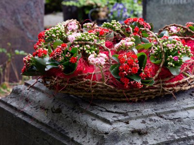 Memorial wreath with Kalanchoe plants