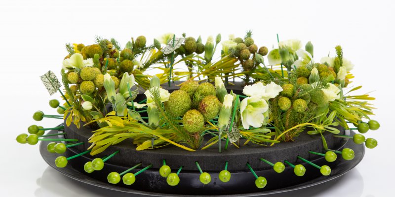 Autumn wreath in green and black