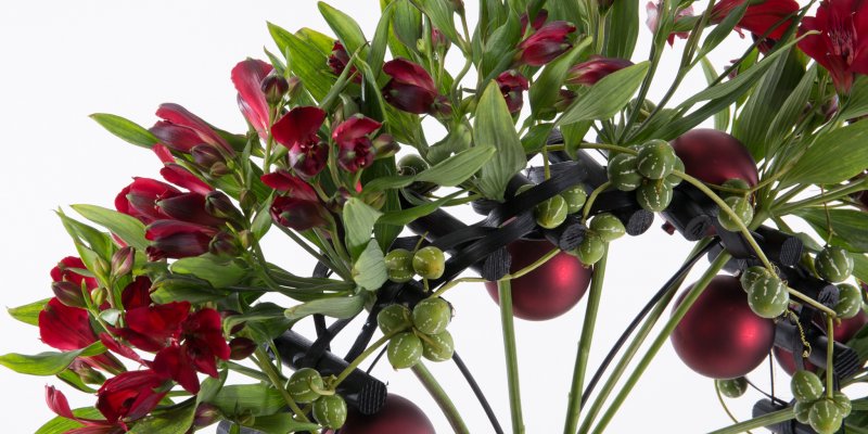 Fan-shaped Alstroemeria Christmas bouquet