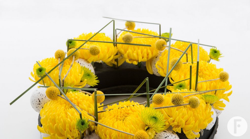 Yellow Easter wreath with Chrysanthemum 'Astroid'