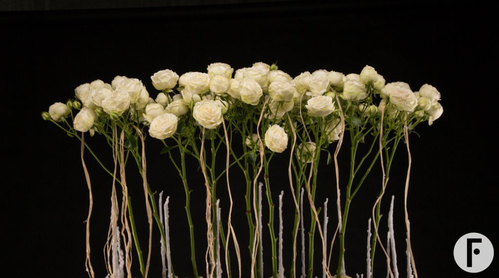 spray rose Snow World in Christmas flower arrangement by Pim van den Akker