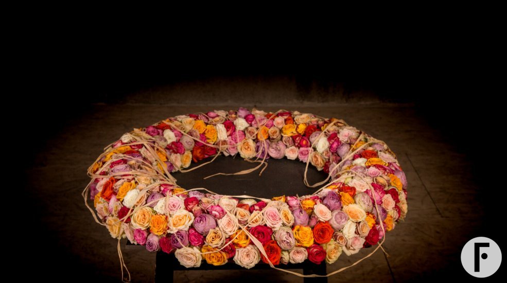 Memorial wreath with spray roses from Interplant Roses