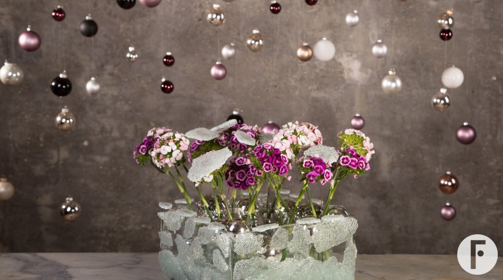 Sparkling Sparkz Breanthus Christmas arrangement