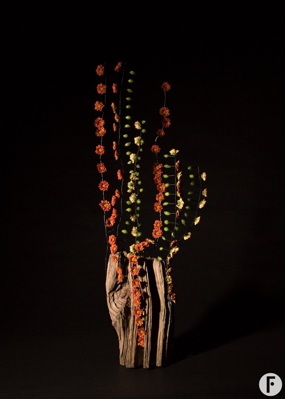 Autumn flower arrangement by Roos van Unen