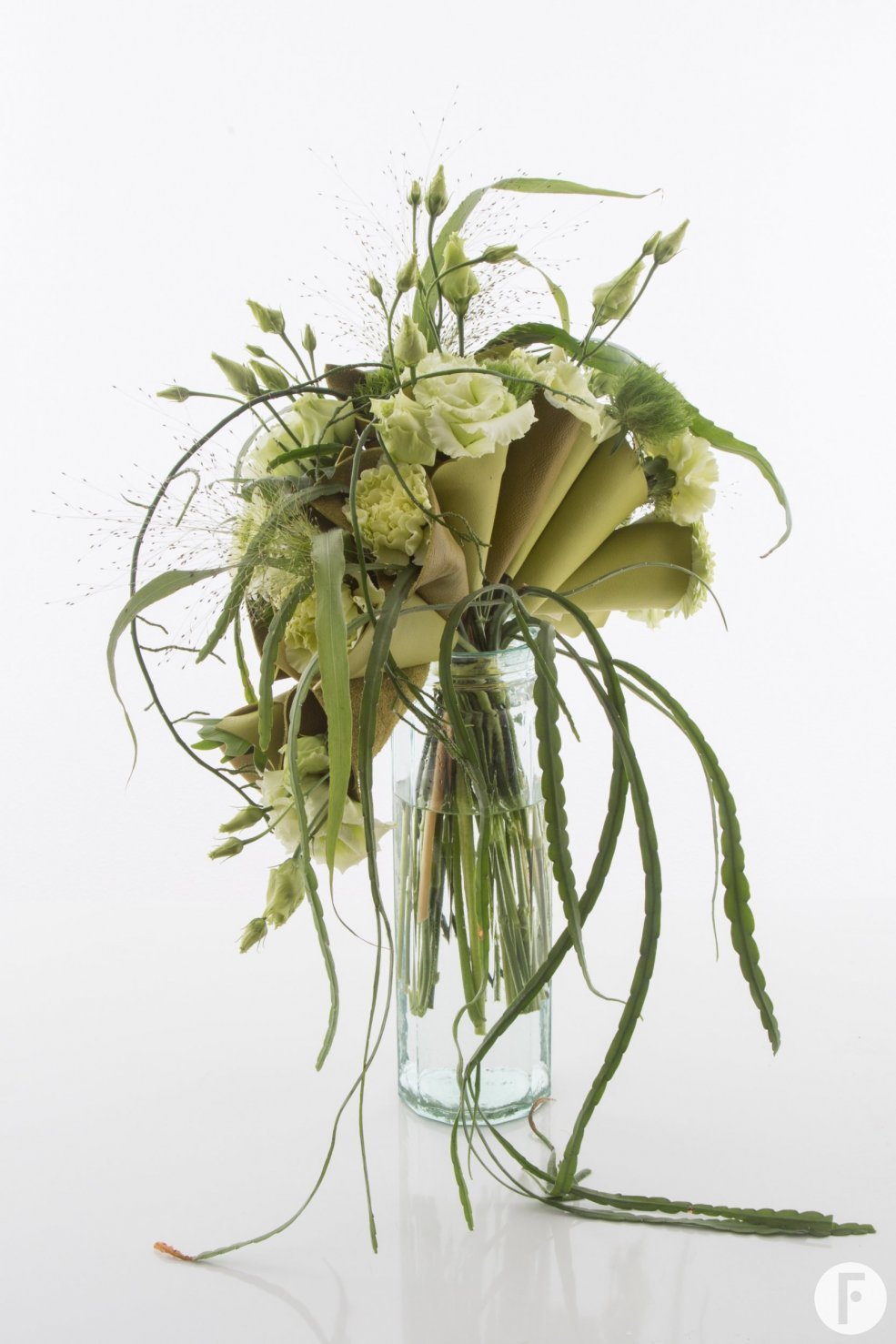 Leather cones with trendy Dianthus