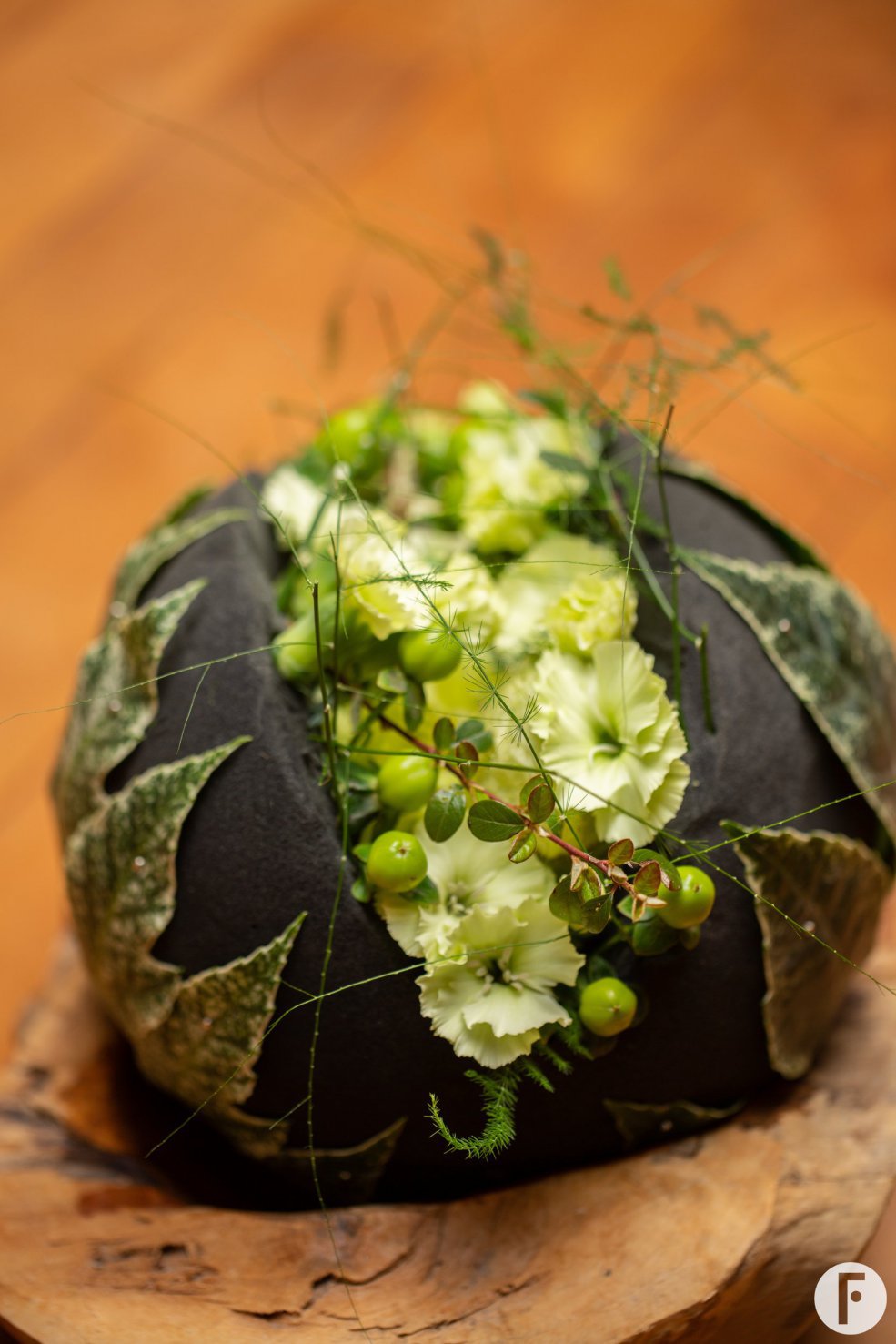 Black Ideal flower arrangement by Roos van Unen - Flower Factor