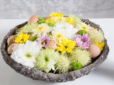 Flower arrangement in a bowl - Zentoo mood board spring