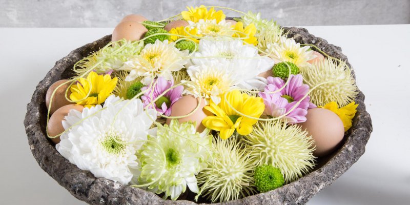 Flower arrangement in a bowl - Zentoo mood board spring