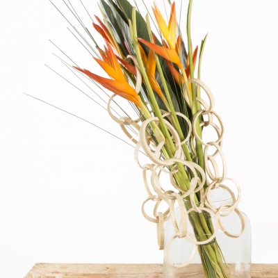 Heliconia bouquet in frame of bamboo rings's en bamboe ringen