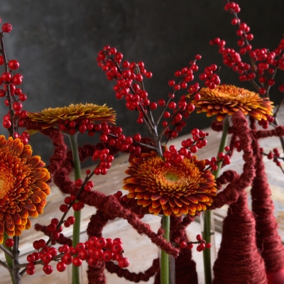 Great christmas arrangement with traditional red.