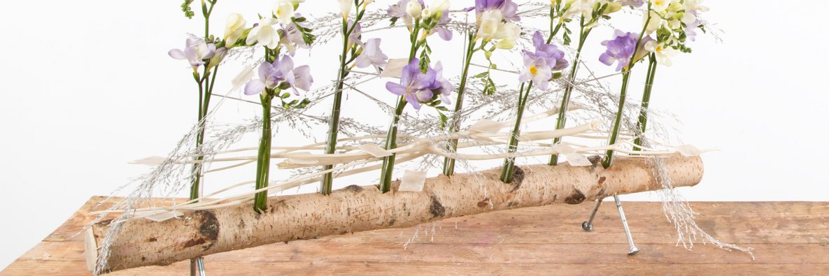 Winter table design with Freesia