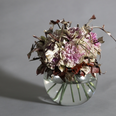 Vase composition with Dianthus