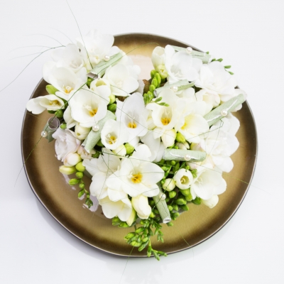 #FreestyleFreesia: white Freesias on a golden platter