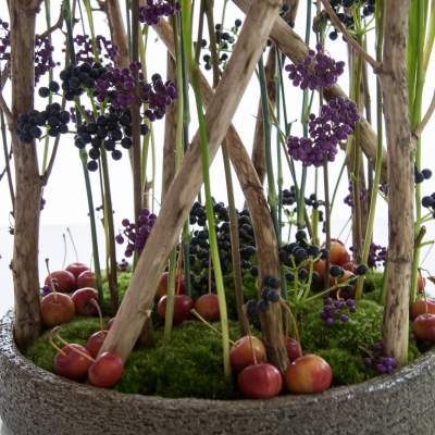 Autumn flower arrangement with Dianthus and berries