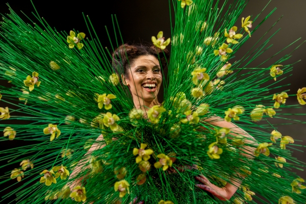 Spectacular wicker dress - close up