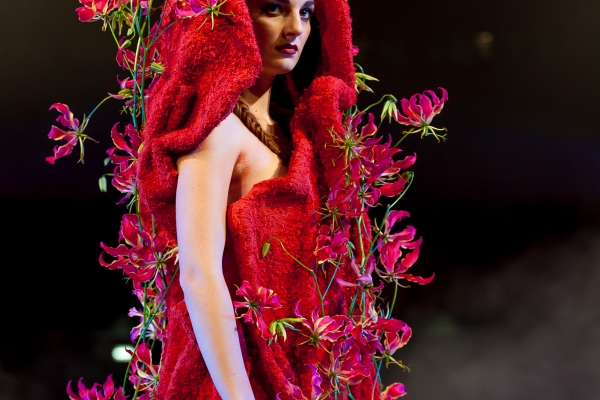 Luscious red dress with Gloriosa - side