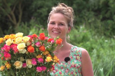 A recycle design with spray roses