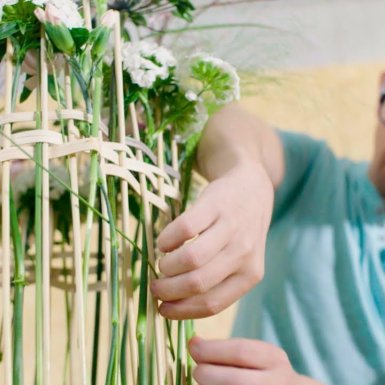 Self-clamping floral design Self-clamping floral design