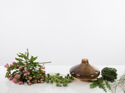 Step-by-step: Surprising Alstroemeria arrangement